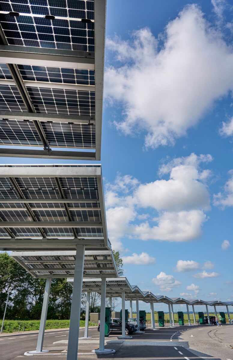 Overdækninger med solceller til Vejdirektoratets ladestationer på rasteplads Lillebælt