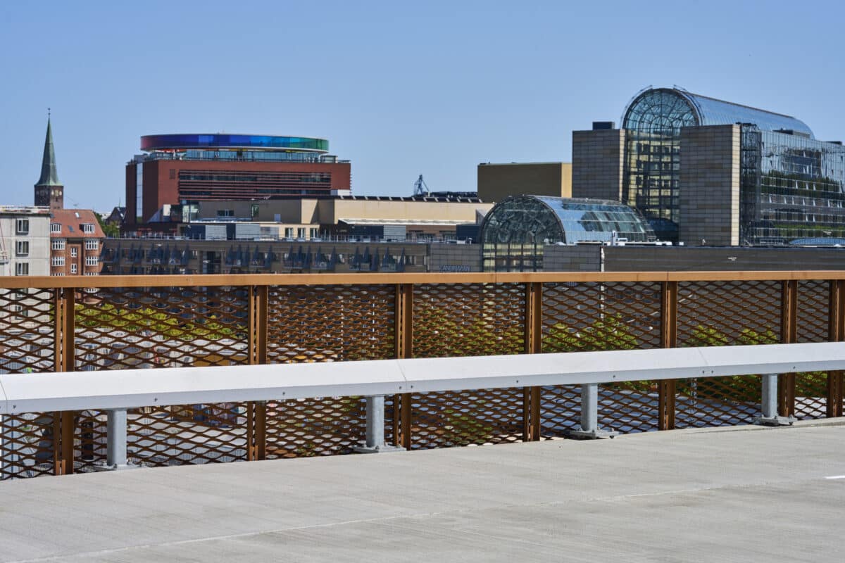 Stålkonstruktion til sikkerhed i parkeringshus i Aahus