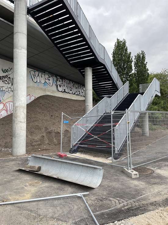 Trapper med stålgelænder