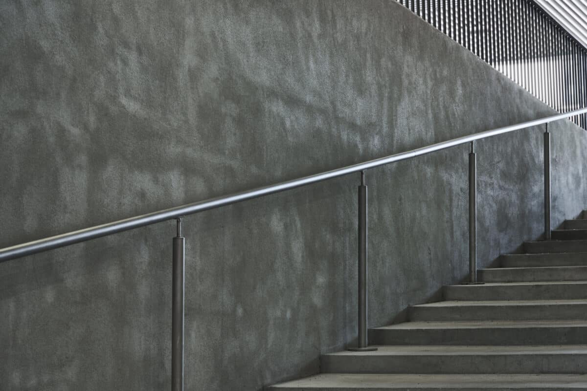 Stålgelænder på Lyngby station