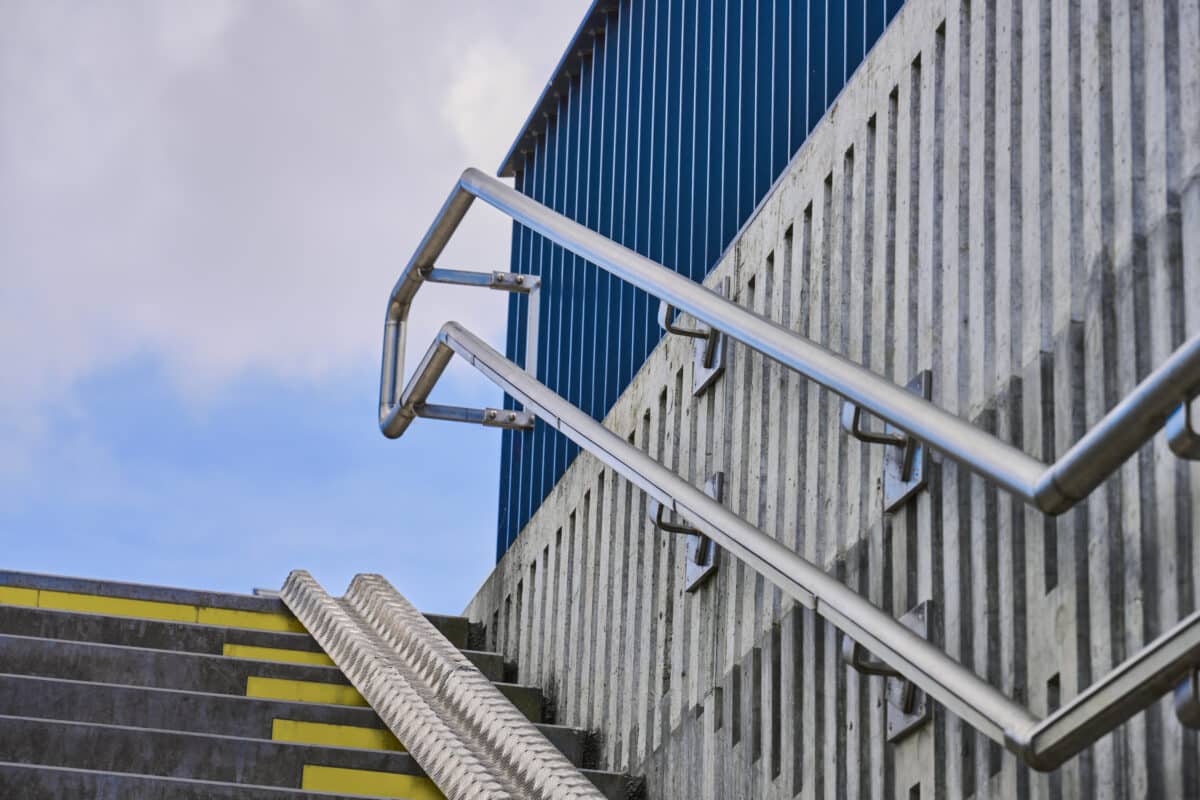 Stålgelænder på Lyngby station