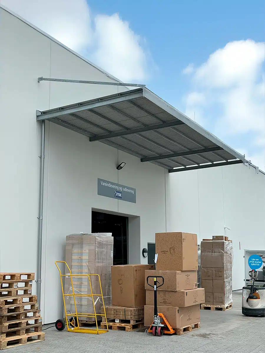 Baldakin over vareindlevering ved Jysk i Ikast